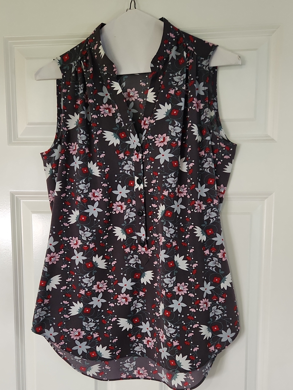 CAbi Gray Sleeveless Floral Button-Front Blouse with Pink & Red Flowers